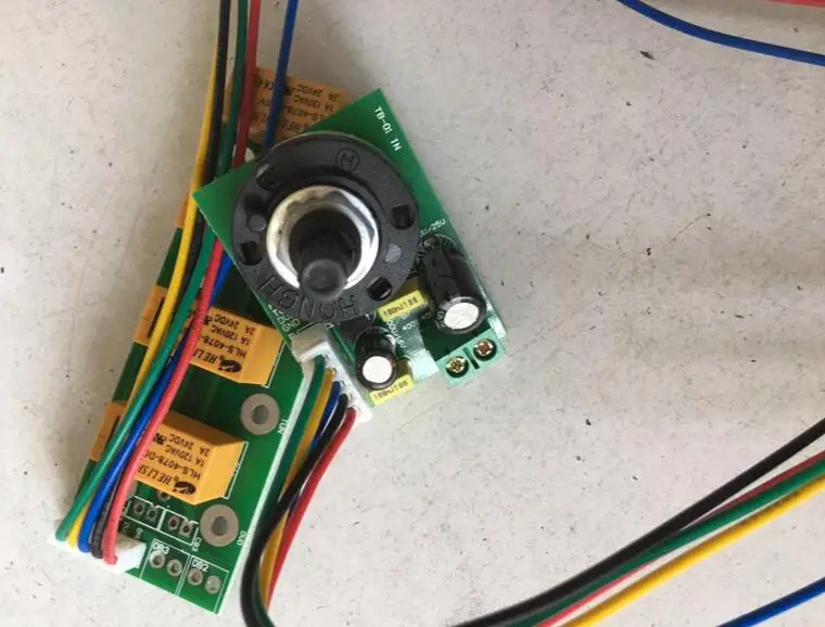 

Four-way audio signal conversion board