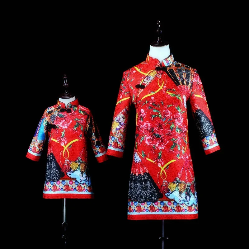 Платья для мамы и дочки красное свадебное платье с веером принтом ребенка зимнее