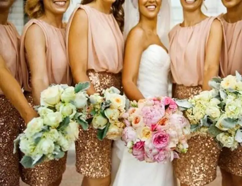 Романтические короткие платья подружки невесты 2017 золотые блестящие футляр без