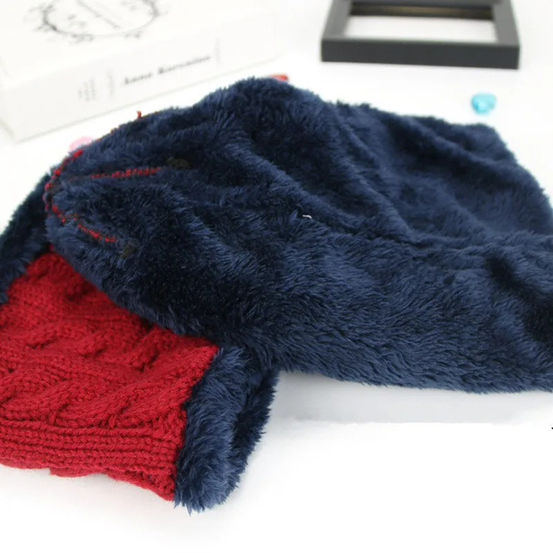 Новая вязаная крючком бархатная шапка и шарф на осень зиму комплект для