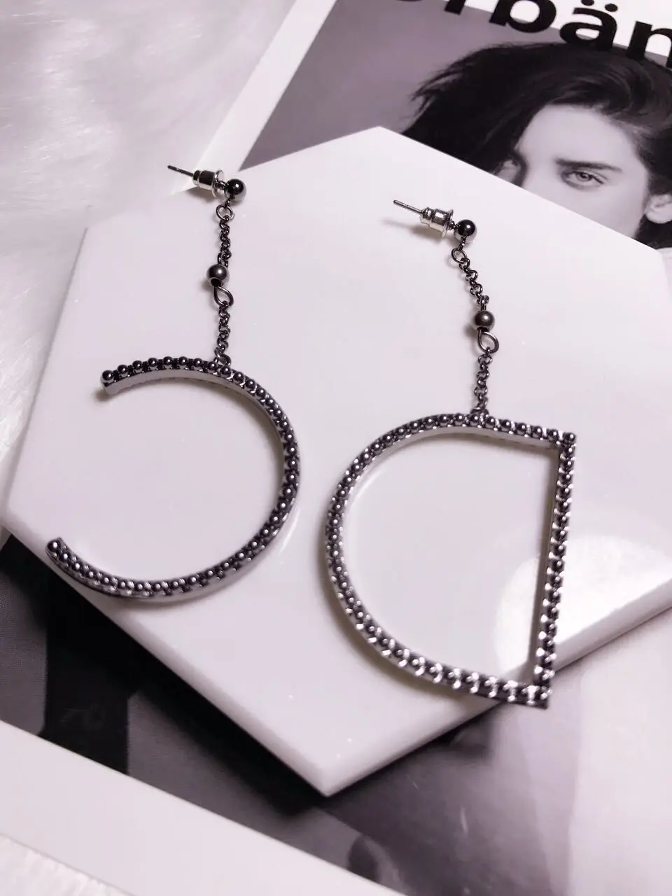 Бесплатная доставка стиль покрытием сплава буквы CD с небольшой круглый жемчуг