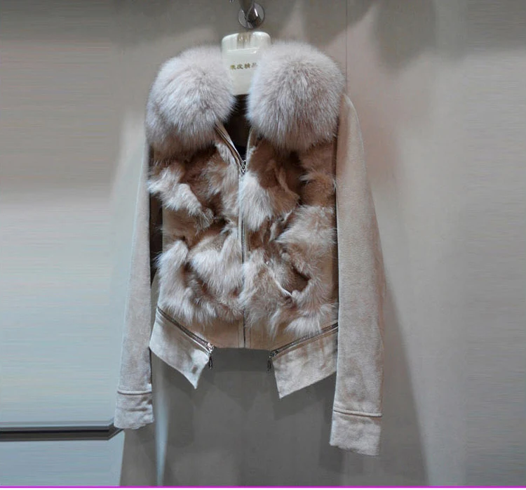 Женское короткое приталенное пальто из натуральной свиной шкуры с большим