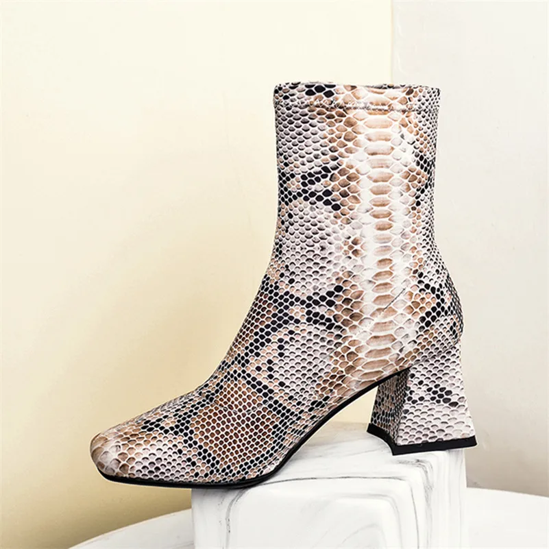 Женские ботинки FEDONAS на высоком каблуке из синтетической стрейч-ткани с принтом