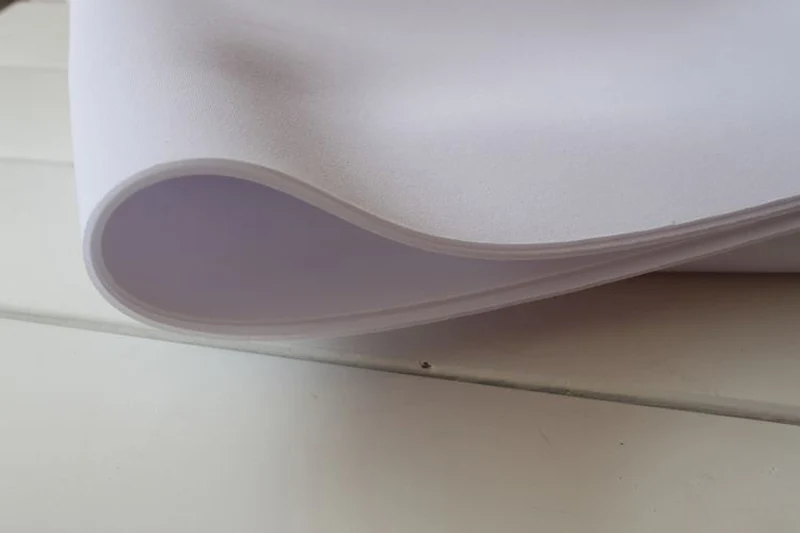 Однотонная окрашенная белая Неопреновая ткань основовязание 92% полиэстер 8%