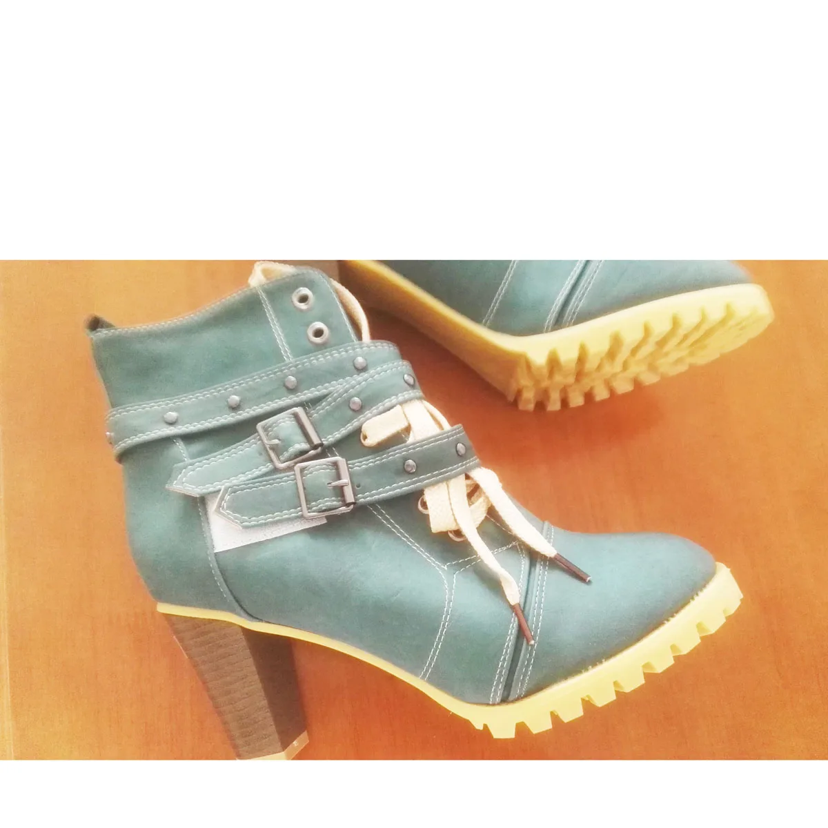 Женские ботильоны из нубука на высоком каблуке со шнуровкой и ремешком весенние