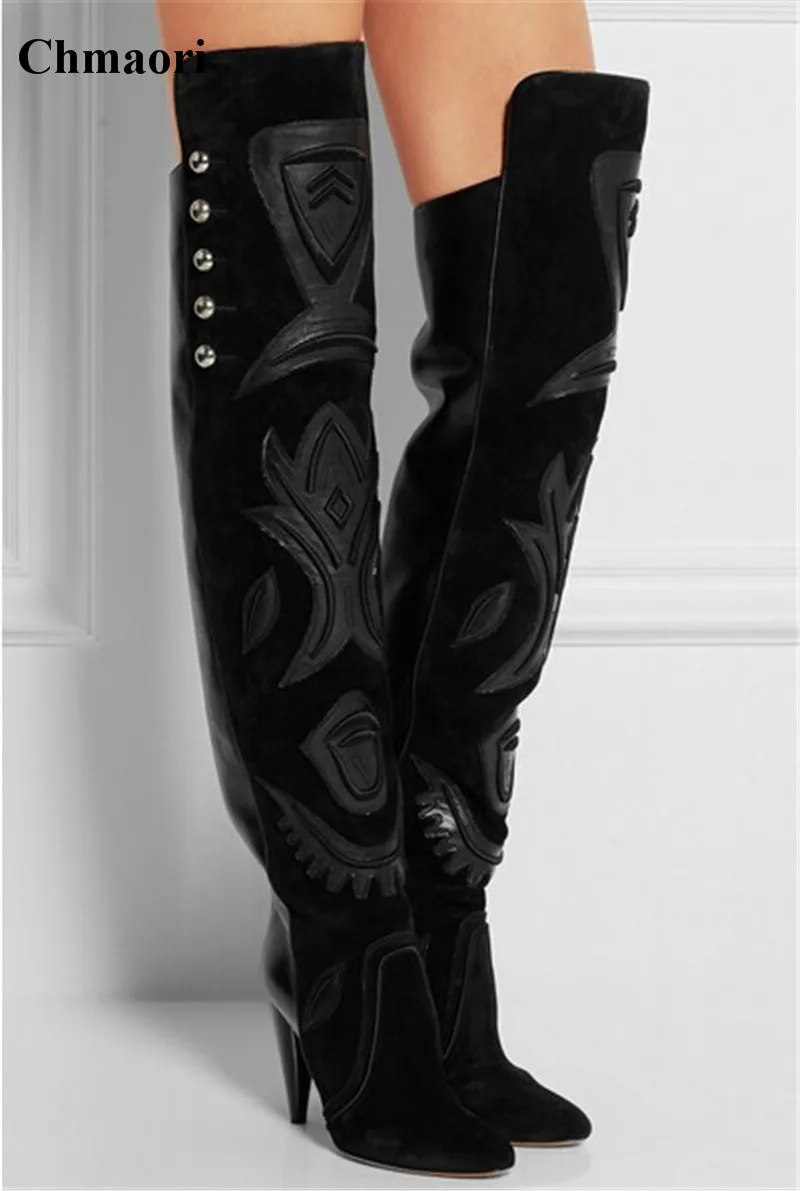 

Женские сапоги выше колена, черные замшевые сапоги с острым носком, на высоком каблуке, с принтом