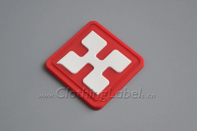 Пользовательские ПВХ этикетки тисненый логотип паз линия для шитья в ткани