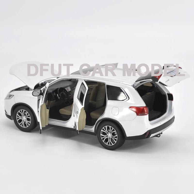 1:18 Модель спортивного автомобиля из сплава внедорожник OUTLANDER детские игрушечные