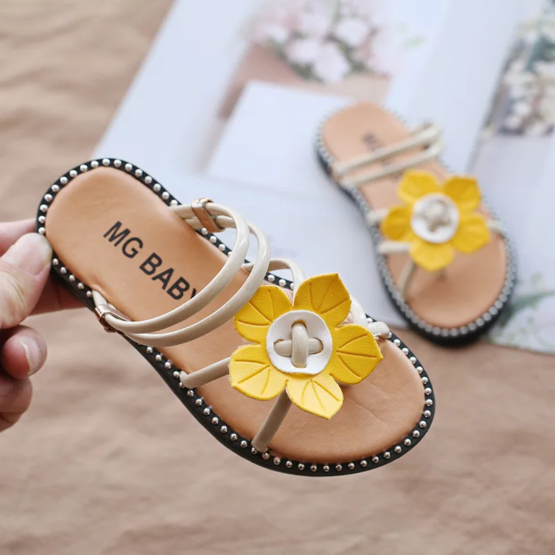 Кожаные сандалии на плоской подошве с ремешком и пряжкой для маленьких девочек