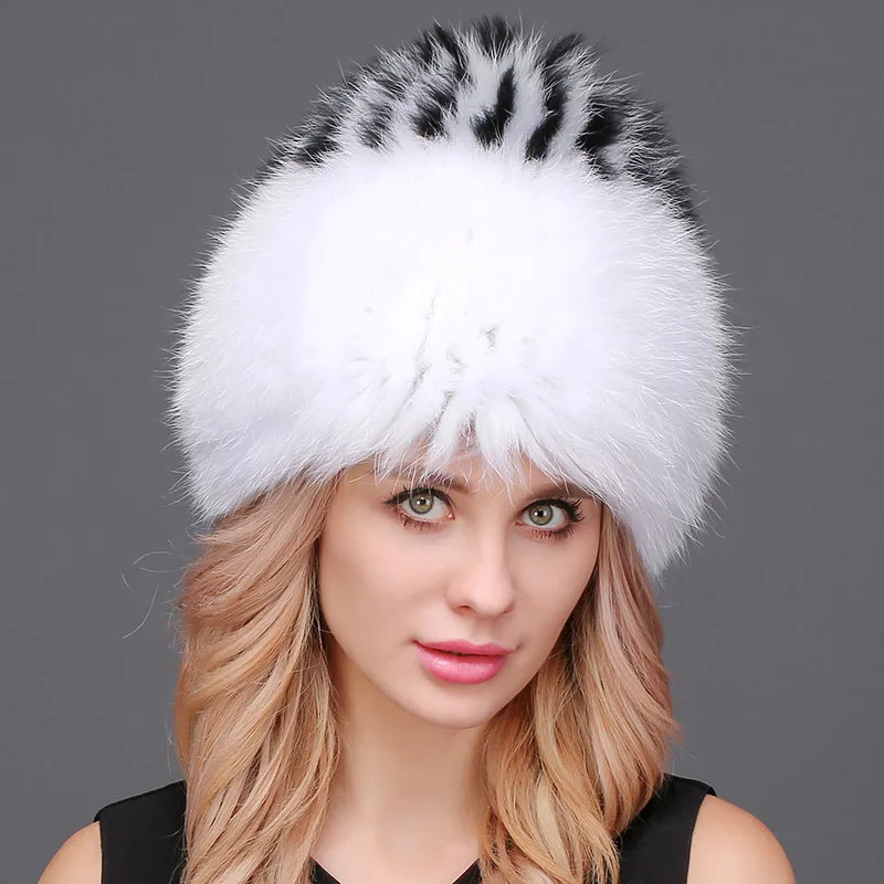 Женская шапка 100% натуральный мех лисы теплая вязаная с меховыми помпонами