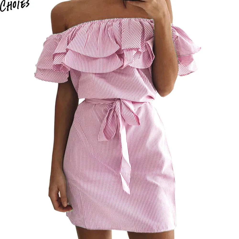 Женское многослойное платье мини в полоску с открытыми плечами оборками поясом и