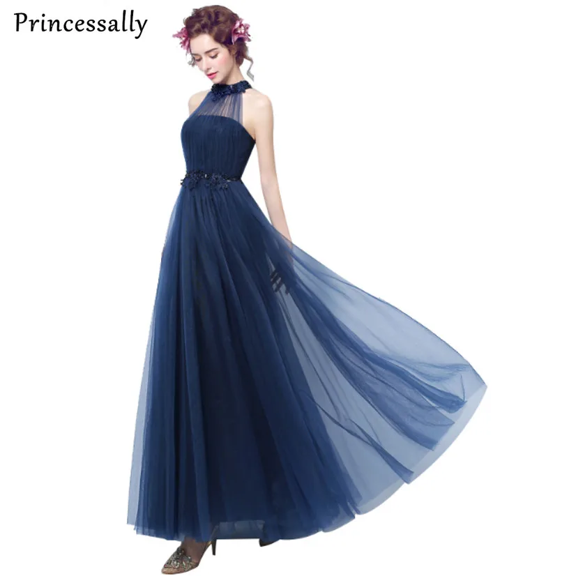 Женское вечернее платье с лямкой на шее темно синее длинное без рукавов