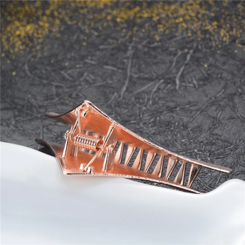 

Women Geometric Metal Hair Claw Solid Color Hair Crab Retro Hair Clips Make UP Hair Accessories Large Size Hairpin