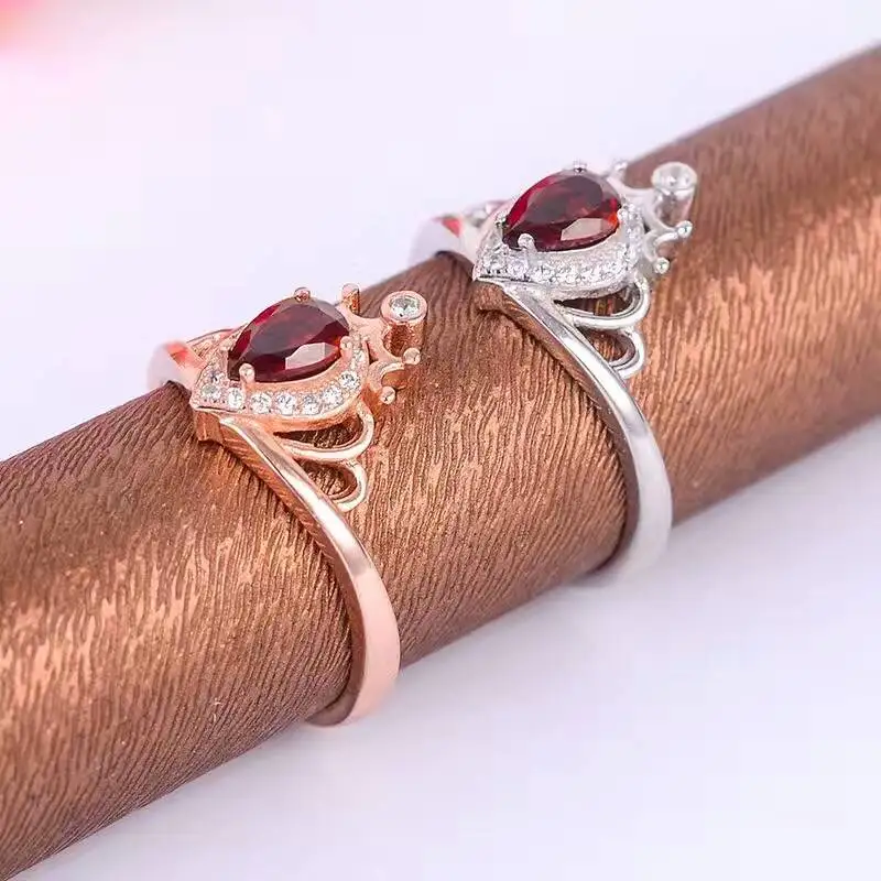 Модное кольцо короны принцессы 4*6 натуральный гранат цельное с короной из