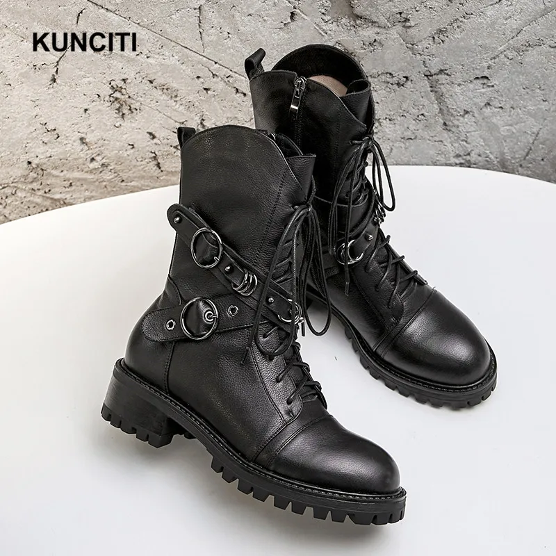 KUNCITI/; Женские ботинки в байкерском стиле из натуральной кожи; металлическая пряжка; зимние ботинки на шнуровке; Зимние ботильоны; дизайн; D559