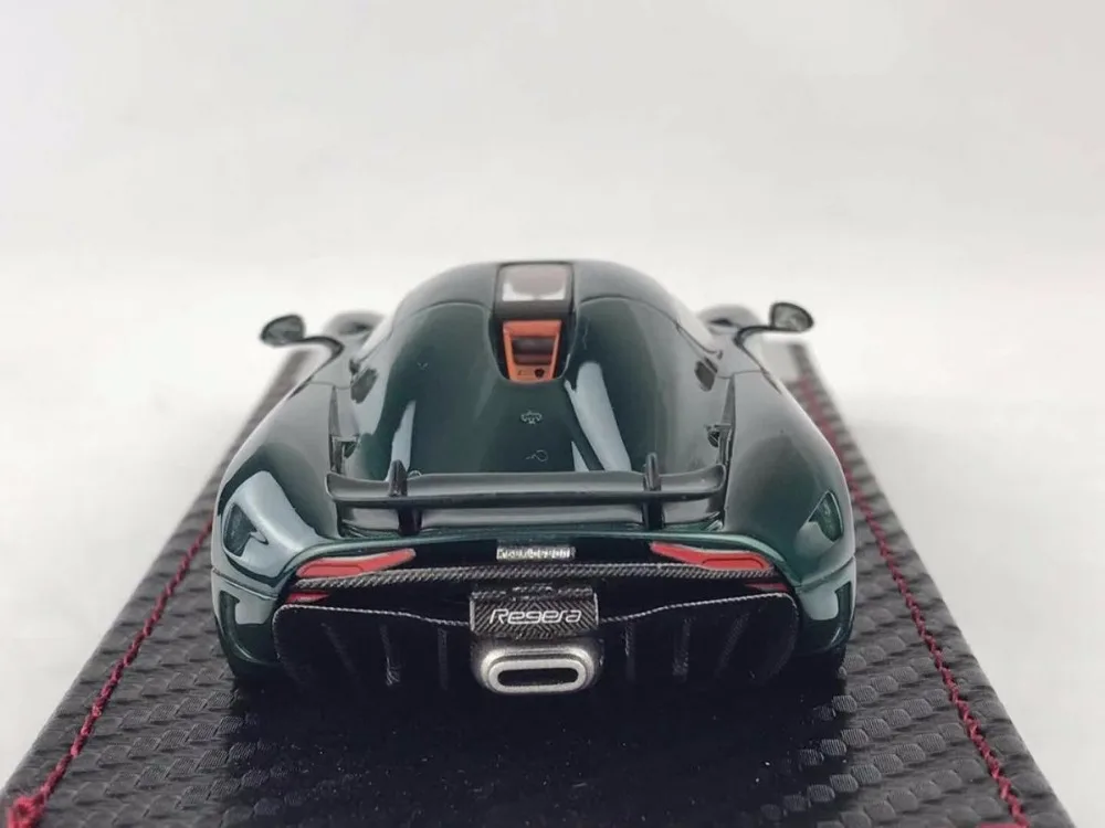 Полимерная модель автомобиля SophiArt Koenigsegg Regera 1:43 (зеленый) + маленький подарок! |
