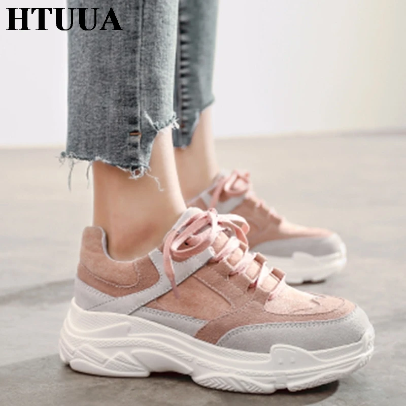 HTUUA/Новые весенние кроссовки; женская обувь на платформе с высоким каблуком; повседневная обувь на толстой мягкой подошве; цвет серый, розовый; обувь на плоской подошве со шнуровкой; SX2241
