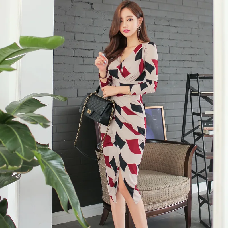 Женское асимметричное платье миди с принтом длинным рукавом и v-образным вырезом