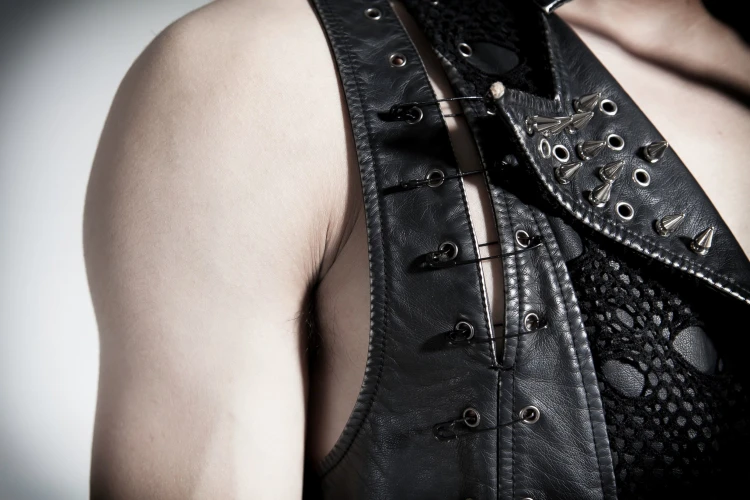 Готический Искусственная Кожа Черный cool Мужчины жилет Мода нагрудные пробивая