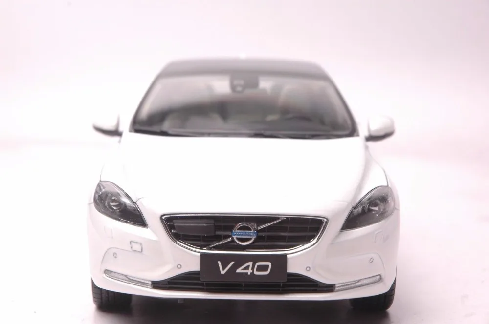 1:18 литья под давлением модель для Volvo V40 Белый внедорожник сплав игрушечный автомобиль миниатюрная коллекция подарки XC 90
