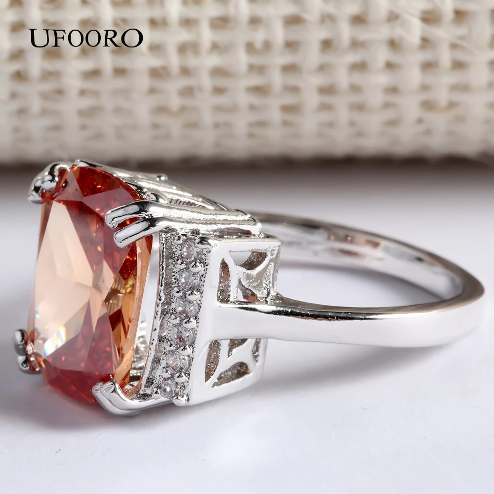 Женское кольцо с оранжевым турмалином посеребренное драгоценными камнями
