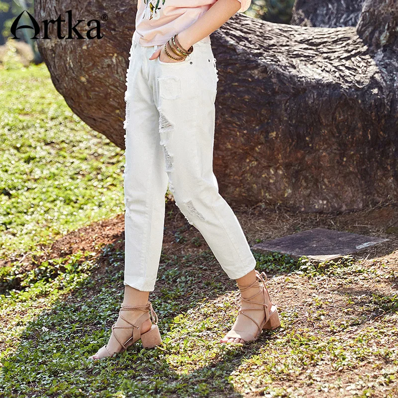 Женские хлопковые джинсы с бабочками ARTKA белые повседневные длинные карманами и дырками KN10686C 2019|Узкие