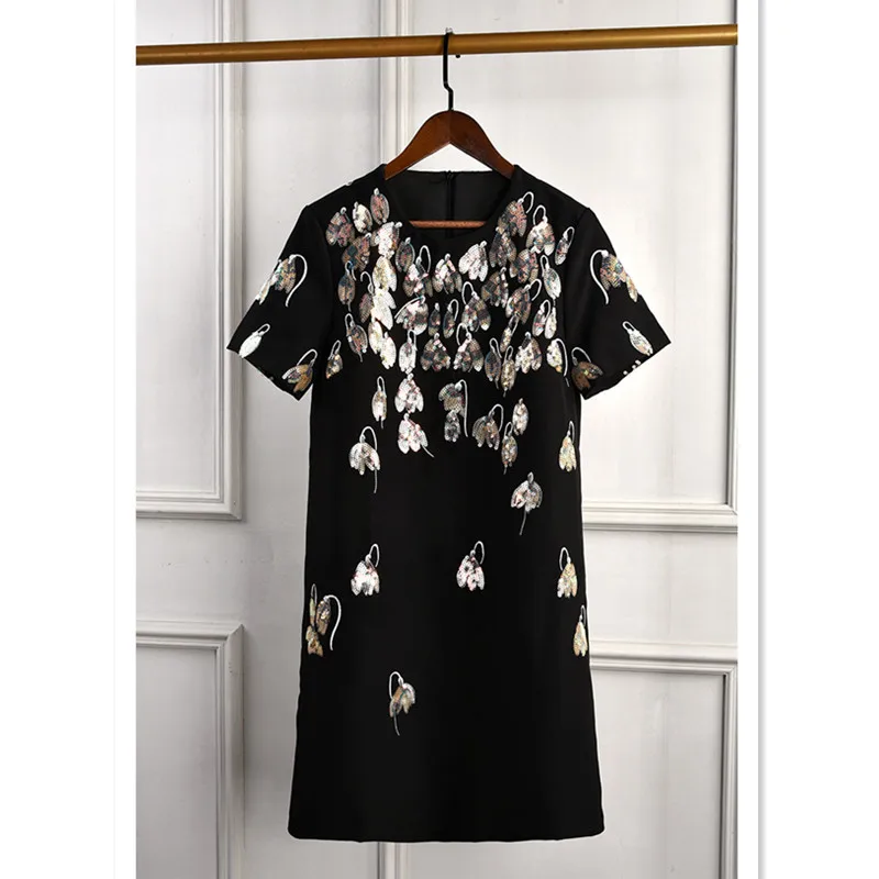 Роскошное женское платье с круглым вырезом бисером блестками и вышивкой