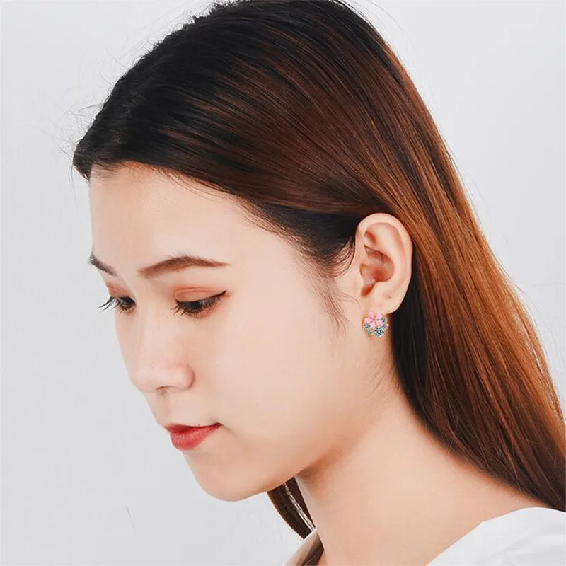 Новые красивые розовые маленькие милые темпераментные серьги-гвоздики с