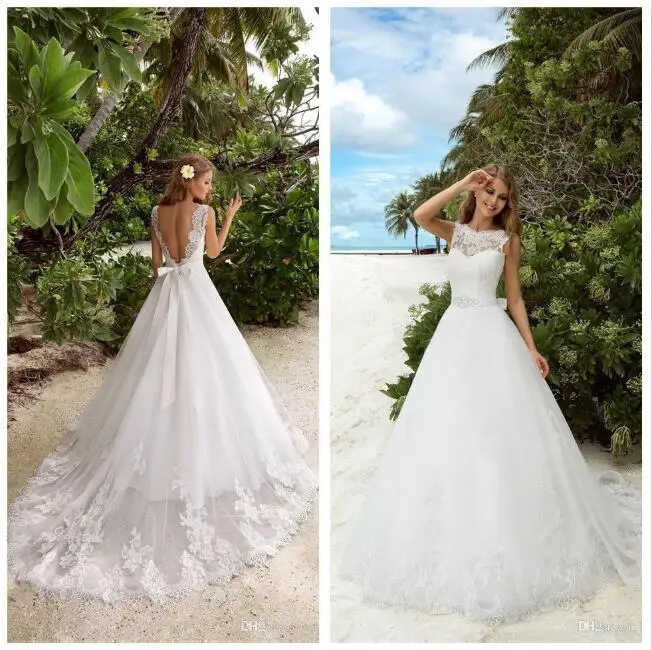 Свадебное платье с длинным шлейфом открытой спиной и V образным