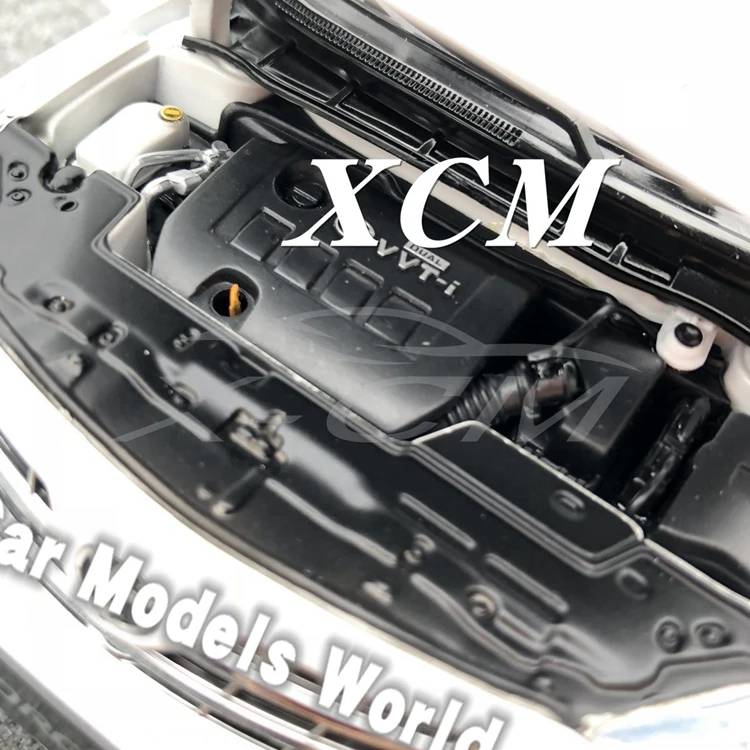Литая под давлением модель автомобиля для старого Corolla 1:18(белый)+ маленький подарок