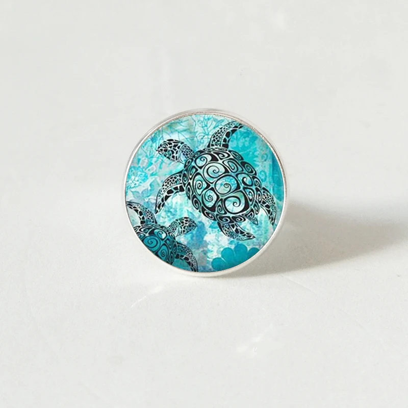 Ювелирное изделие серебряного цвета с голубыми морскими звездами черепашкой