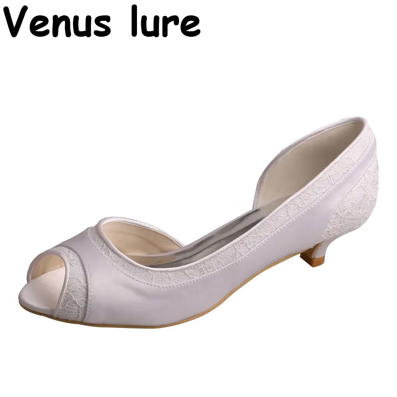 

Свадебная обувь цвета слоновой кости с открытым носком; свадебные туфли на низком каблуке для невесты; Кружевная и атласная обувь