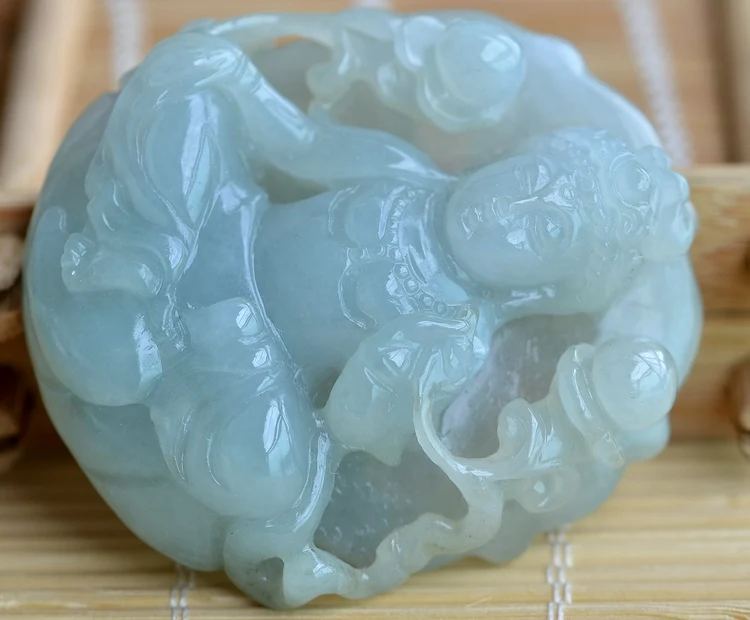 Большой кусок толстой воды промыть ручной резной старой ямы вид груза Изумрудный