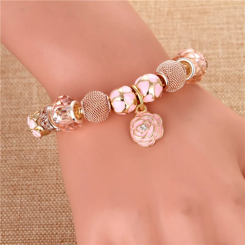 Женский браслет с подвеской в виде цветка розовый розовыми бусинами милый
