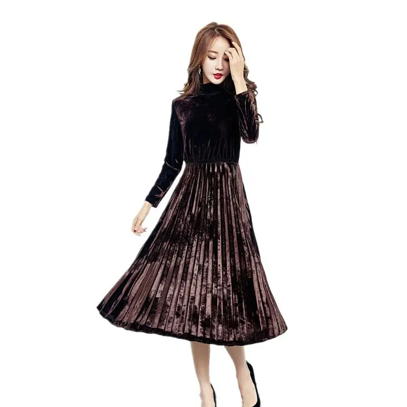 Осенне зимнее женское великолепное длинное платье с воротником под горло
