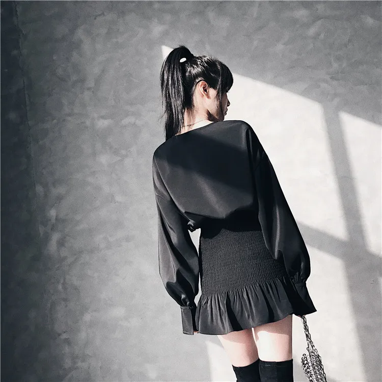 Женское мини платье с v образным вырезом и длинным рукавом облегающее вечернее