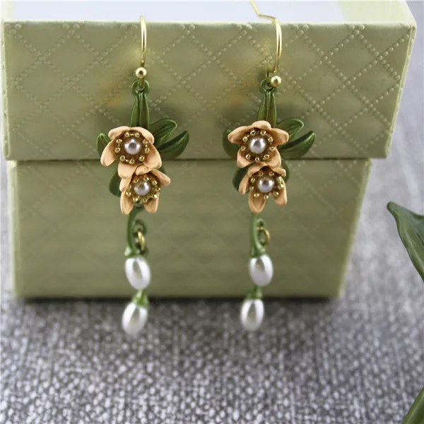 stud earrings Европейская американская мода Античный дворец оранжевый цветок Половина Жемчуг с отверстиями зеленая Античная краска шпилька брошь с серьгами набор - Окраска металла: stud earrings
