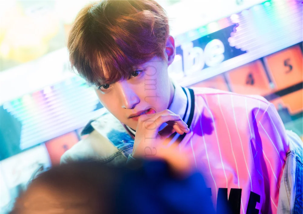 Серебристый Надеюсь мир плакаты J-HOPE наклейки на стену Высокое разрешение хорошее качество глянцевый бумажный Декор на стену гостиная спальня - Цвет: Серебристый