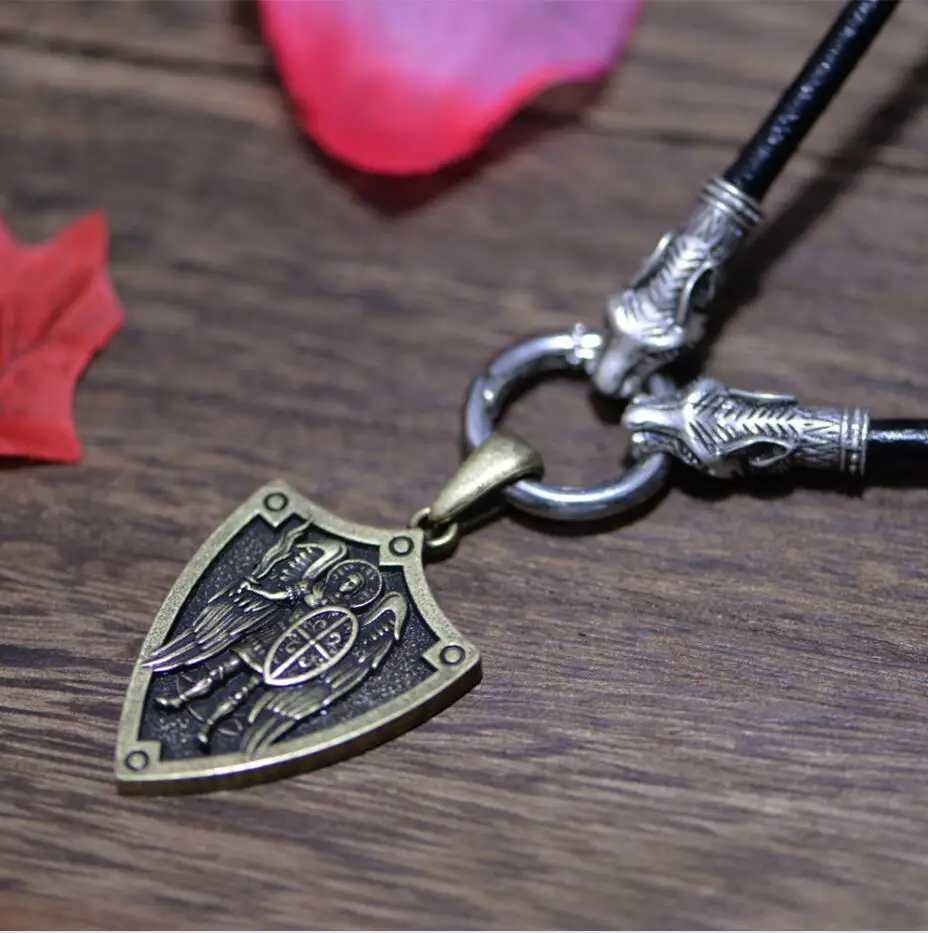 Leather Cord Four Langhong 1 шт. Archangel St. Michel защитите меня Святой щит Молитвенное религиозное ожерелье защита Шарм ожерелье ювелирные изделия-талисманы - Окраска металла: Leather Cord Four