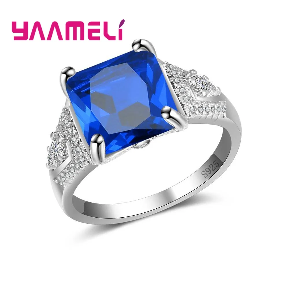 Кольцо женское обручальное из чистого серебра 925 пробы с кристаллами голубого