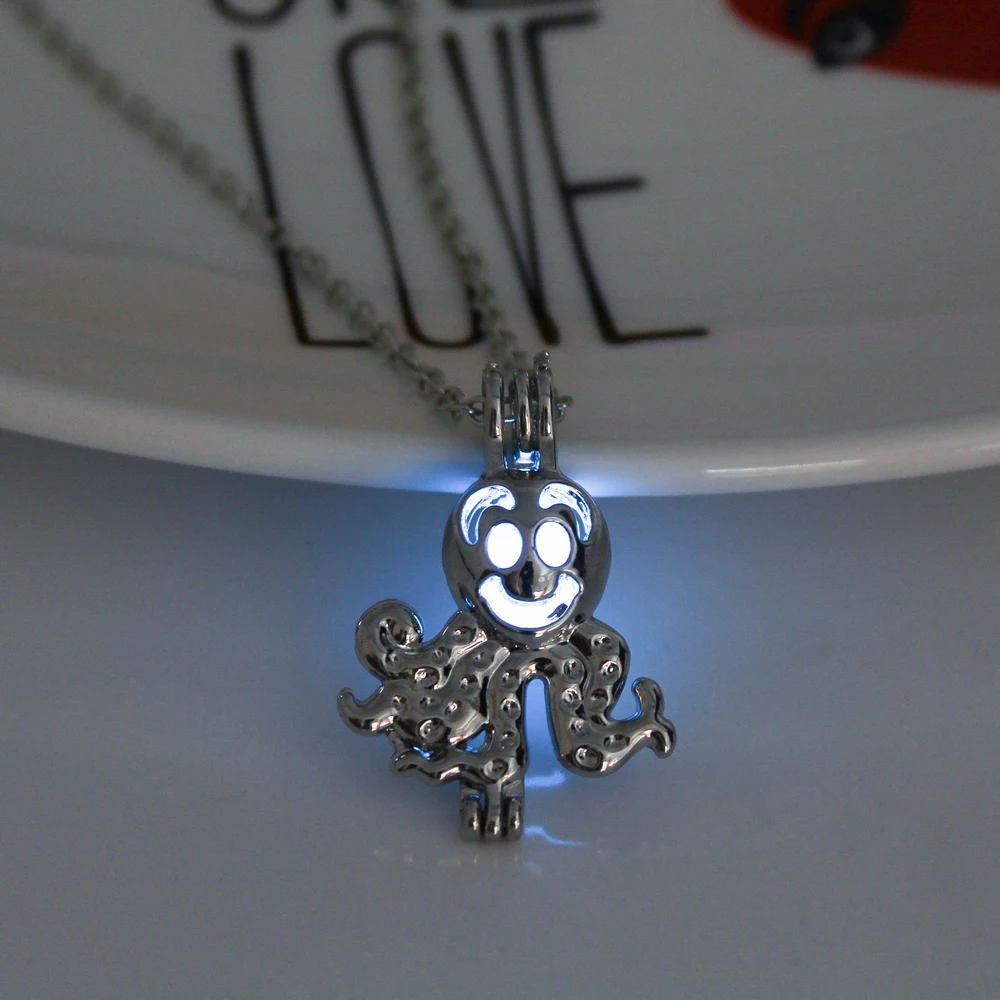New Glowing Necklace Women Fashion Smiling face Glow in the Dark Pendant Hollow Luminous Decoration Jewellery | Украшения и