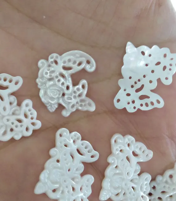 

handmade 12pcs 25mm Genuine MOP Shell ,Animals Double Butterfly Carved white Jewelry Beads connector