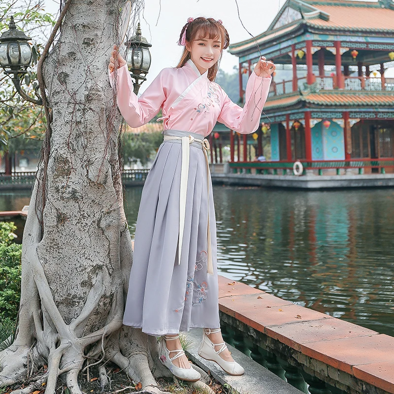 Традиционные китайские танцевальные костюмы ханьфу с элегантной сказочной