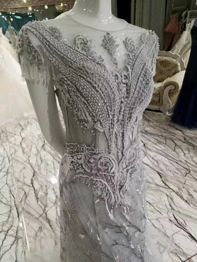 Вечернее платье с высоким воротом AOLANES серое Тюлевое рукавом-крылышком и