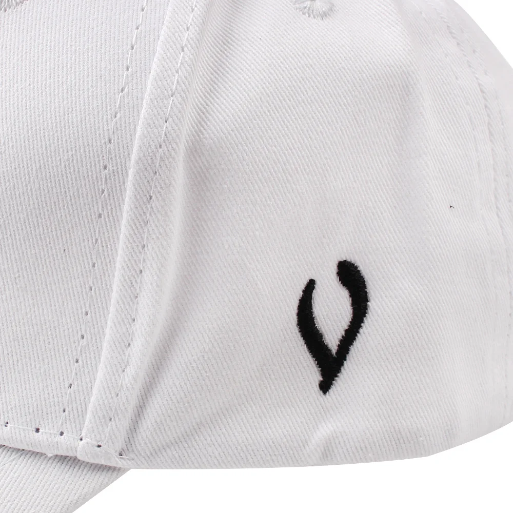 Мужская бейсболка с железным кольцом черно белая надписью V в стиле хип хоп