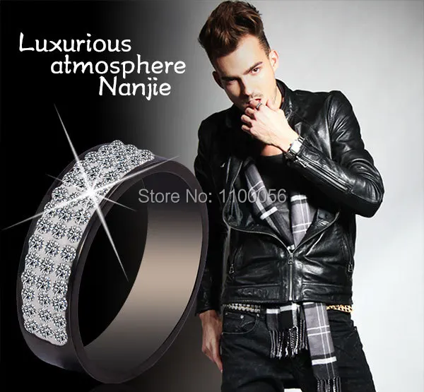 Женское титановое кольцо Bijoux Homme черное с кристаллами золотого цвета для