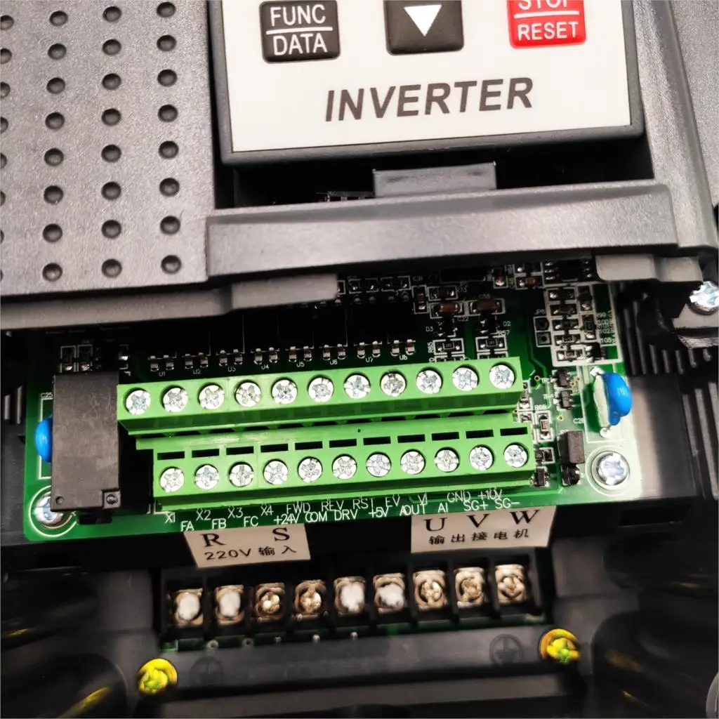 VFD 3 кВт 220 В однофазный вход и выход 3 фазы 220 В инвертор частоты