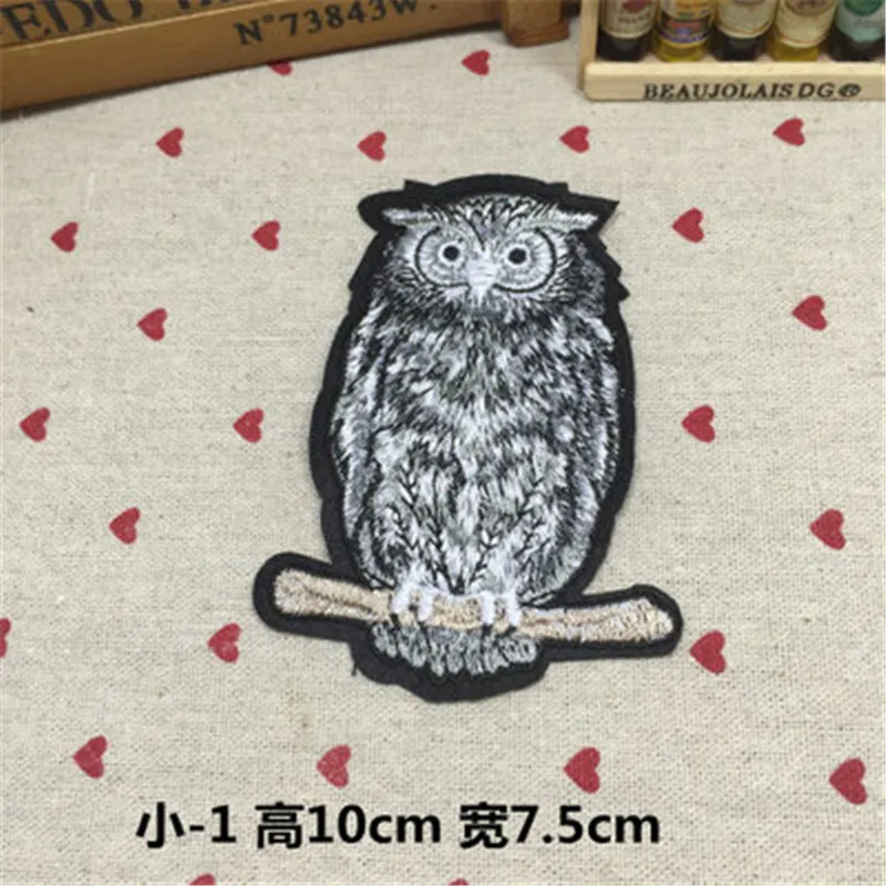 Новинка куртка пилот на пуху изящная модная вышивка с аппликацией в виде крыльев