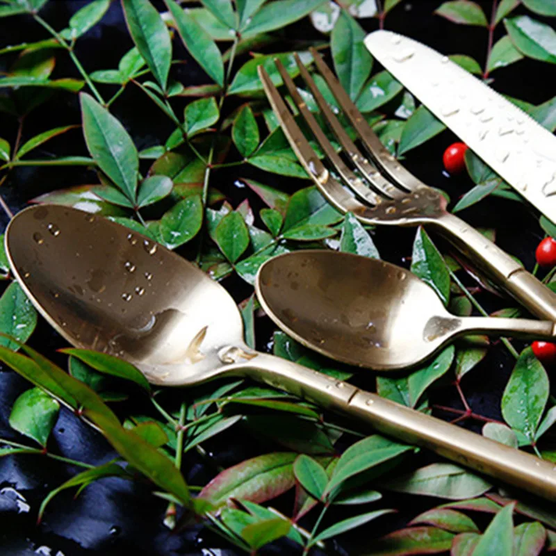 Набор позолоченных столовых приборов нож вилка ложка сервиз в западном стиле