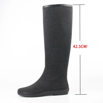 Black 42cm Женские резиновые сапоги; модель года; сезон весна-осень; водонепроницаемая обувь; высокие сапоги; женская обувь на резиновой подошве; сапоги до колена; непромокаемые сапоги - Цвет: Black 42cm